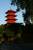 La tour japonaise, à côté de la pagode chinoise + du parc royal
