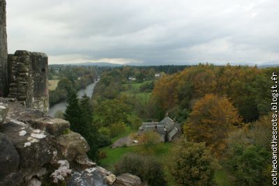 Le sublime paysage automnal écossais depuis le haut de la tour