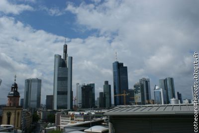 Frankfurt et ses bâtiments imposants. Welcome back 2 Capitalism.