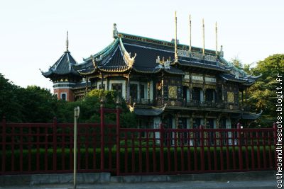 La pagode chinoise, musée de l'art oriental.